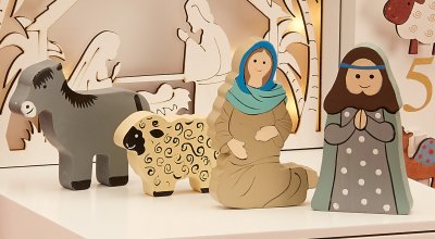 Children's 7-Day Journey Advent Calendar with Cards and 12-Piece Nativity Set