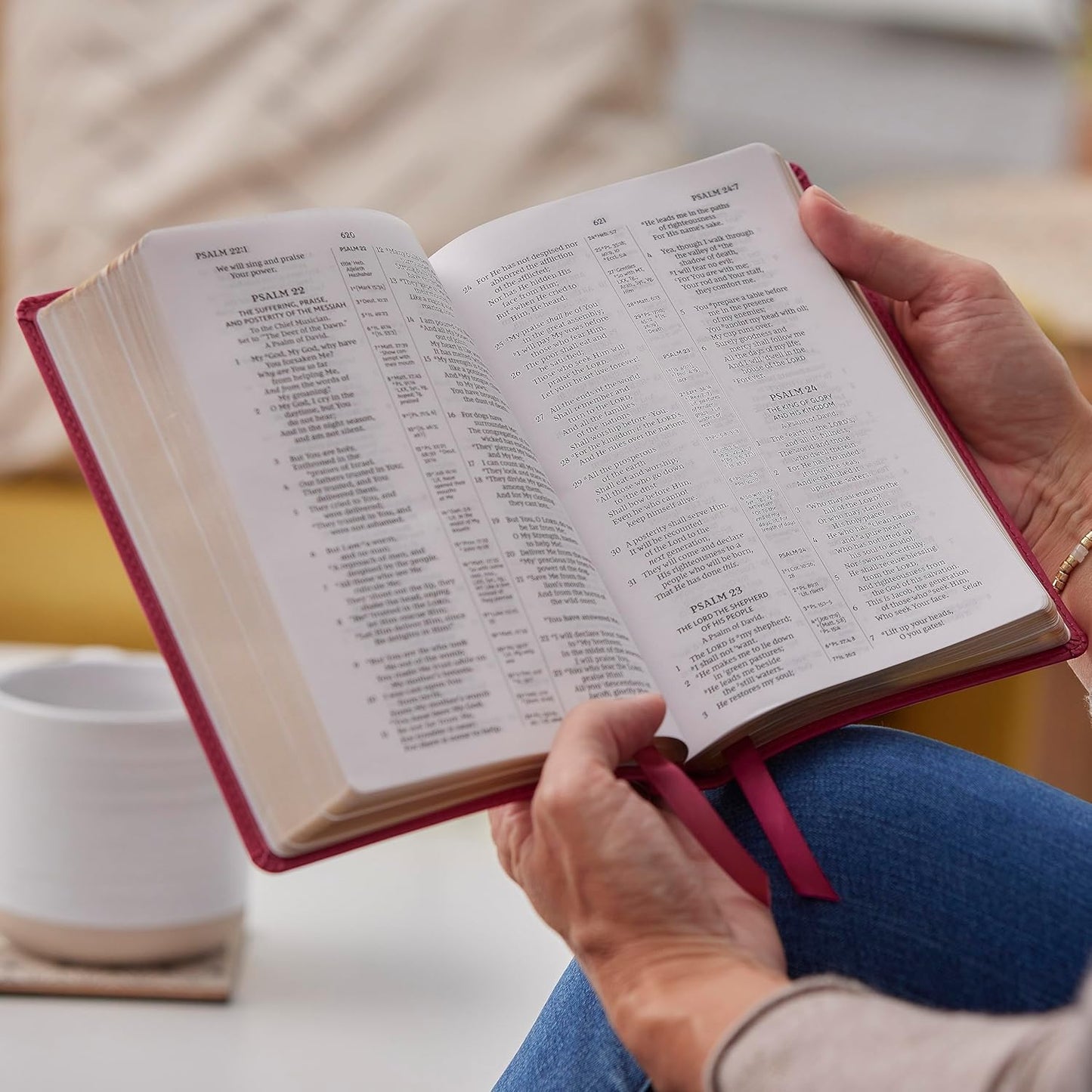 NKJV, Compact Center-Column Reference Bible, Gray Leathersoft